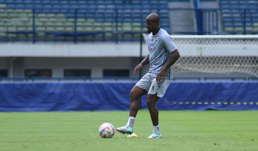 Gervane Kastaneer Siap Bantu Persib Raih Tiga Poin dari Arema