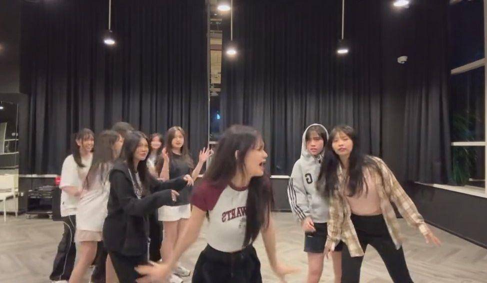 apa itu #UGDarurat di JKT48 (tiktok.com/@jkt48.ella.a)