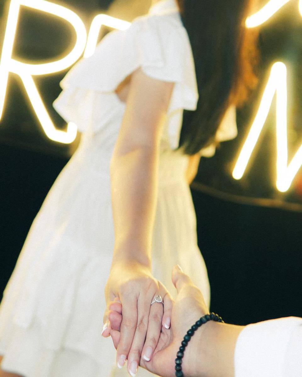 potret Ochi Rosdiana dilamar kekasih (instagram.com/ochi24)