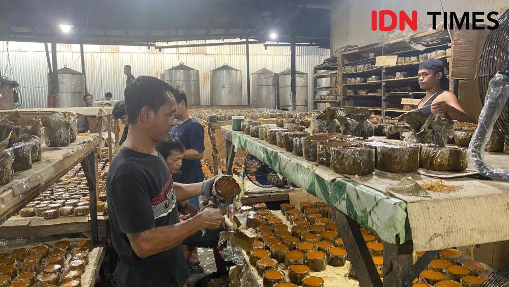 Produksi Kue Keranjang di Singkawang Panen Orderan Jelang Imlek