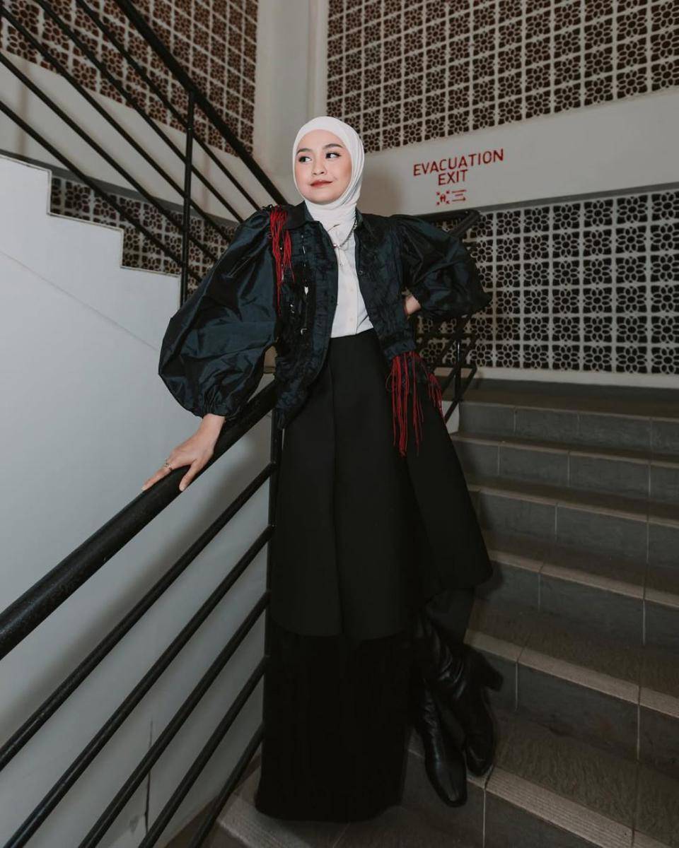 inspirasi outfit pakai sepatu boots ala Salma Salsabil (instagram.com/salmasalsabil12)