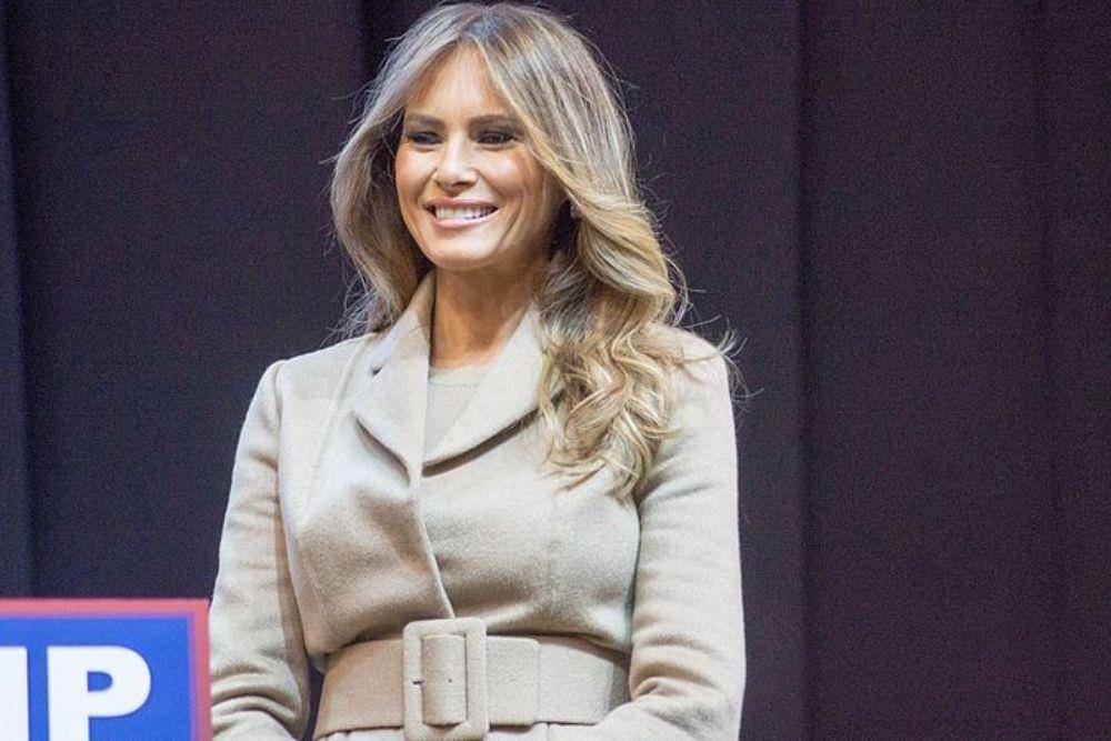 Busana Melania Trump di Pelantikan Donald Trump