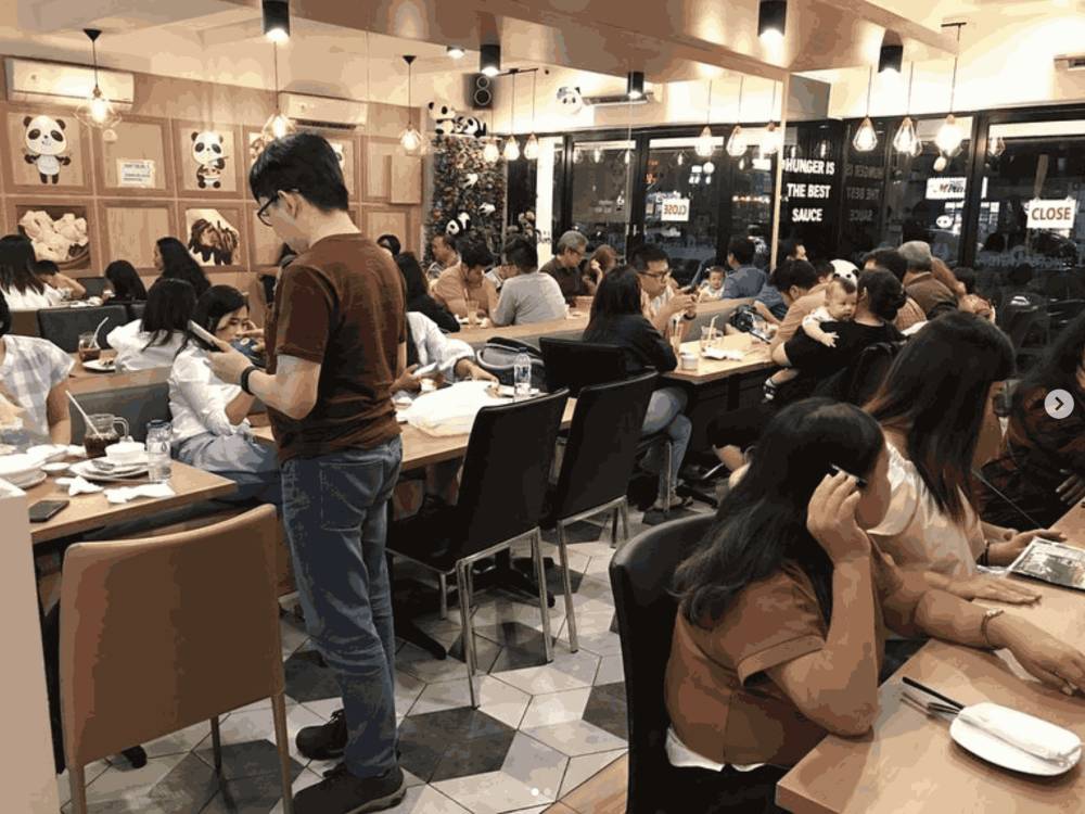 Hungry Panda (https://www.instagram.com/hungrypanda.gading/)