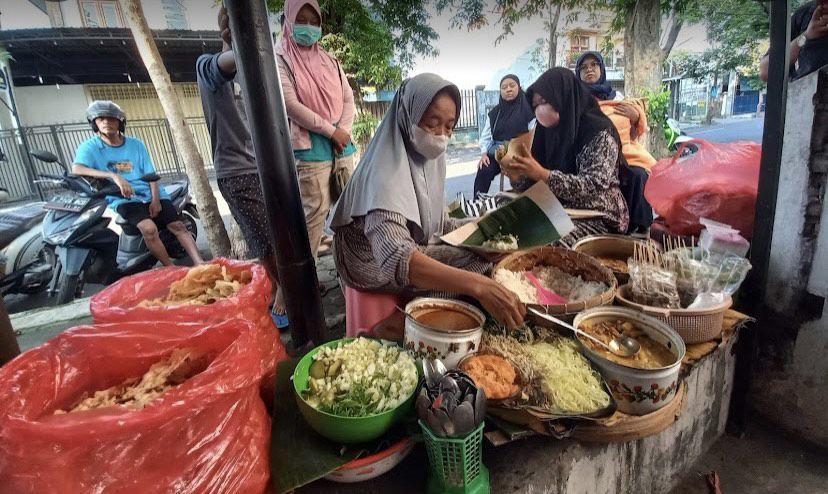 5 Tempat Sarapan Nasi Pecel Terlaris di Jombang, Penggemarnya Banyak!
