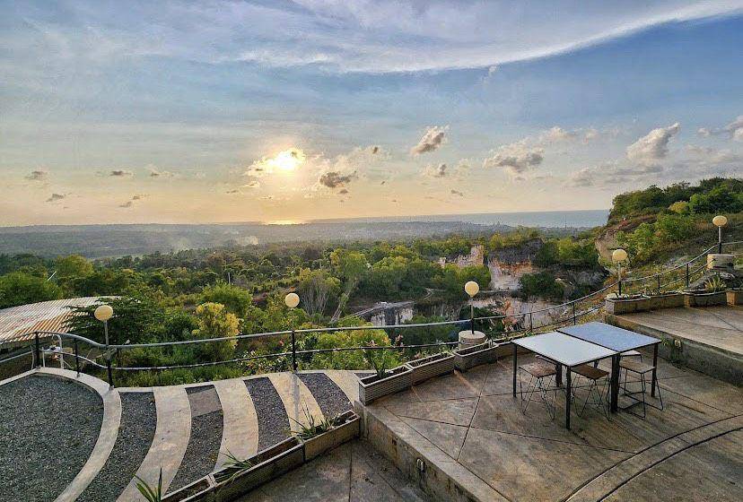 Tebing Cafe Lamongan (google.com/maps/reinoa)