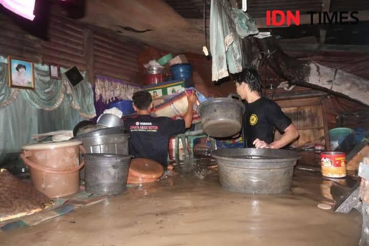 Foto kondisi banjir di dalam rumah warga (Dok/BPBD Bima)