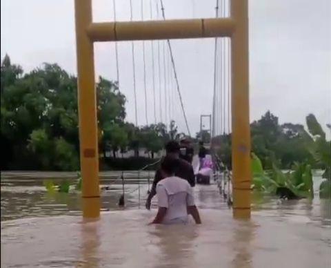 Banjir 1,5 Meter Rendam Puluhan Rumah di Ngawi