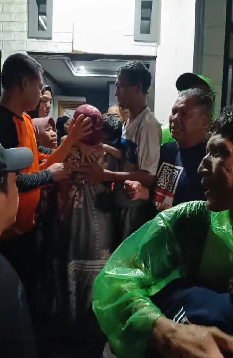 Warga Telaga Mas terharu setelah korban ditemukan selamat. (Tangkapan layar video)