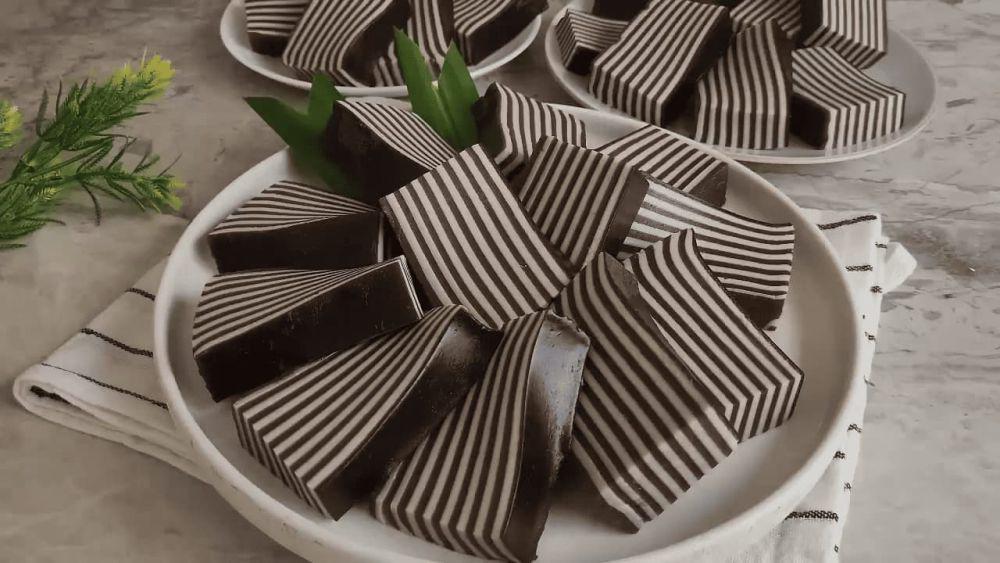 Resep Kue Lapis Cokelat Tepung Beras, Kenyal dan Lembut di Mulut