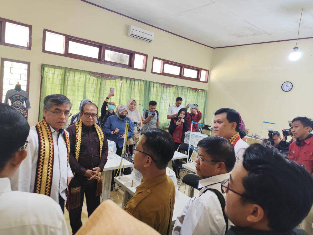 Menteri Ketenagakerjaan RI, Prof. Yassierli saat memantau UPTD BLK Lampung (IDN Times/Muhaimin)