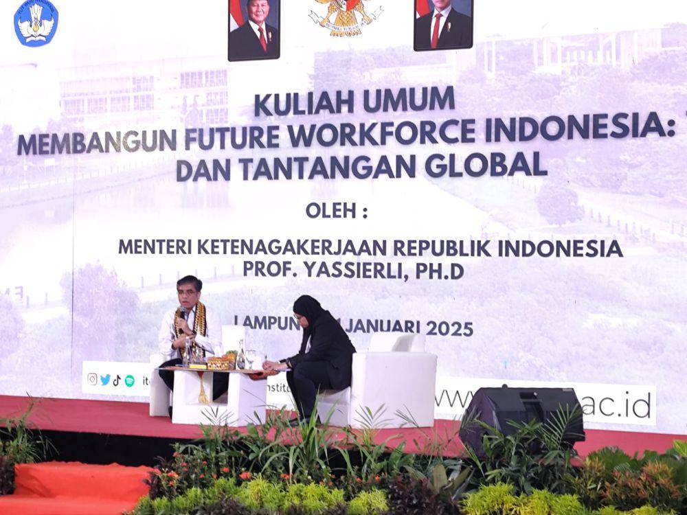 Menteri Ketenagakerjaan, Prof. Yassierli saat kuliah umum di ITERA. (IDN Times/Muhaimin)