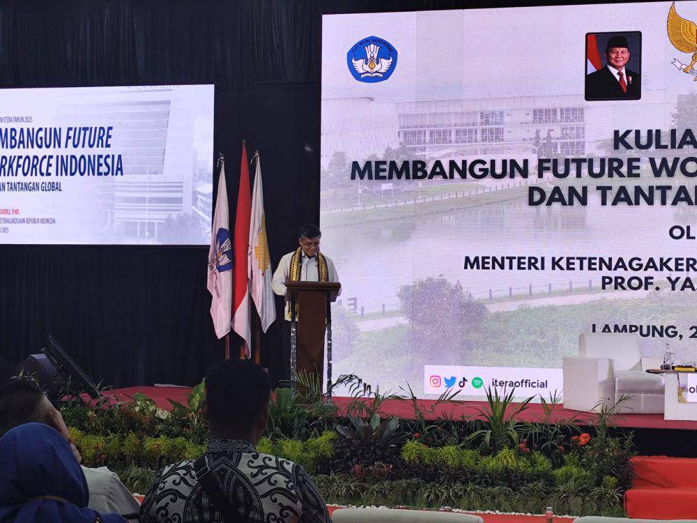 Menteri Ketenagakerjaan, Prof. Yassierli saat kuliah umum di ITERA. (IDN Times/Muhaimin)