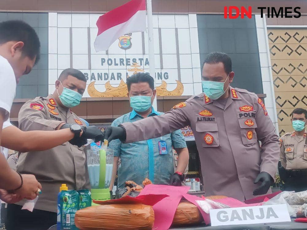 Pemusnahan narkoba di Polresta Bandar Lampung, Selasa (21/1/2025). (IDN Times/Tama Yudha Wiguna).