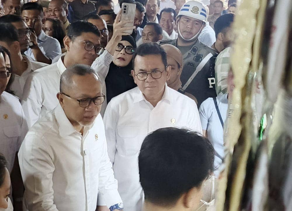 Menko Pangan, Zulkifli Hasan saat meninjau Pasar Sei Kambing di Medan (Dok. Istimewa)