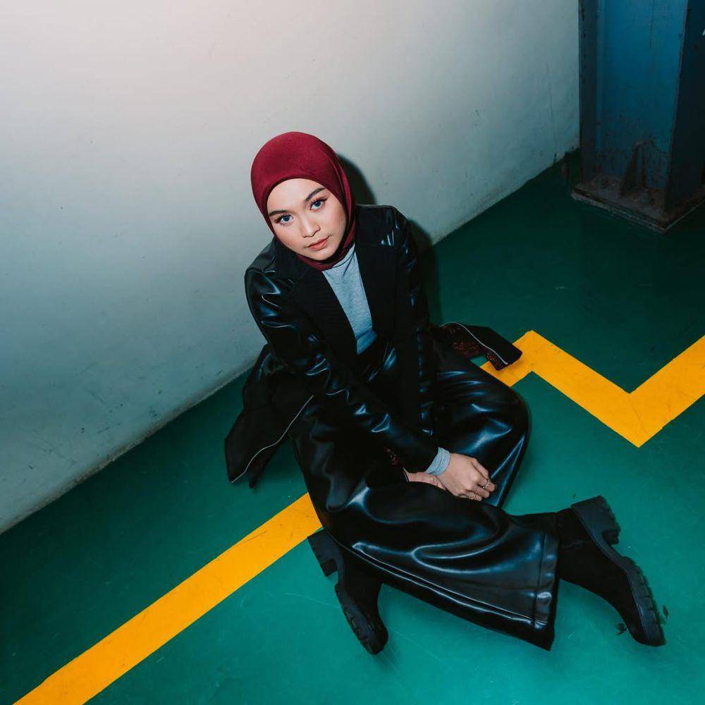 inspirasi outfit pakai sepatu boots ala Salma Salsabil (instagram.com/salmasalsabil12)