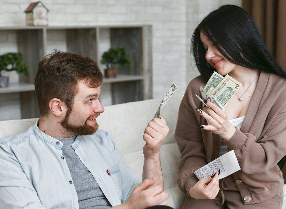 ilustrasi financial scamming (pexels.com/Mikhail Nilov)