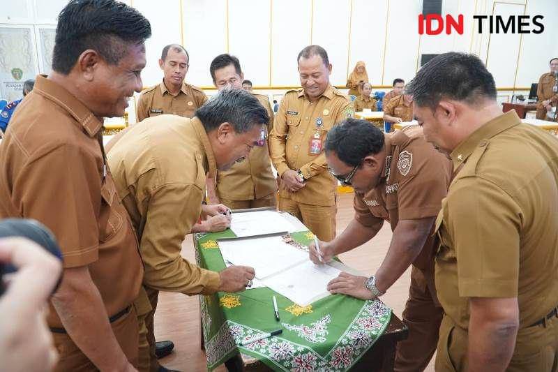 Pj. Bupati PPU Zainal Arifin tandatangani perjanjian kinerja kepala SKPD (IDN Times/Ervan)