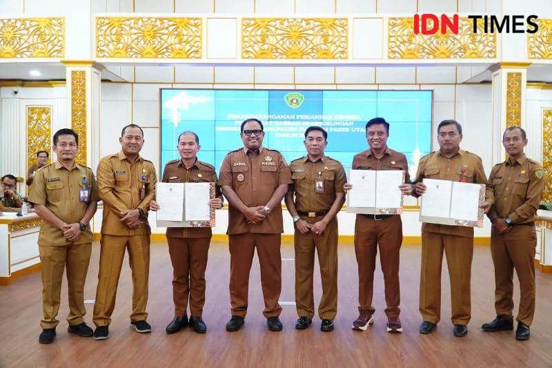 Pj. Bupati PPU Zainal Arifin bersama kepala SKPD (IDN Times/Ervan)