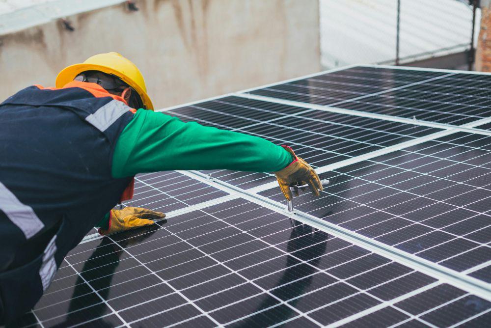 Imbas Tarif AS, Produsen Panel Surya China Kurangi Operasi di Malaysia