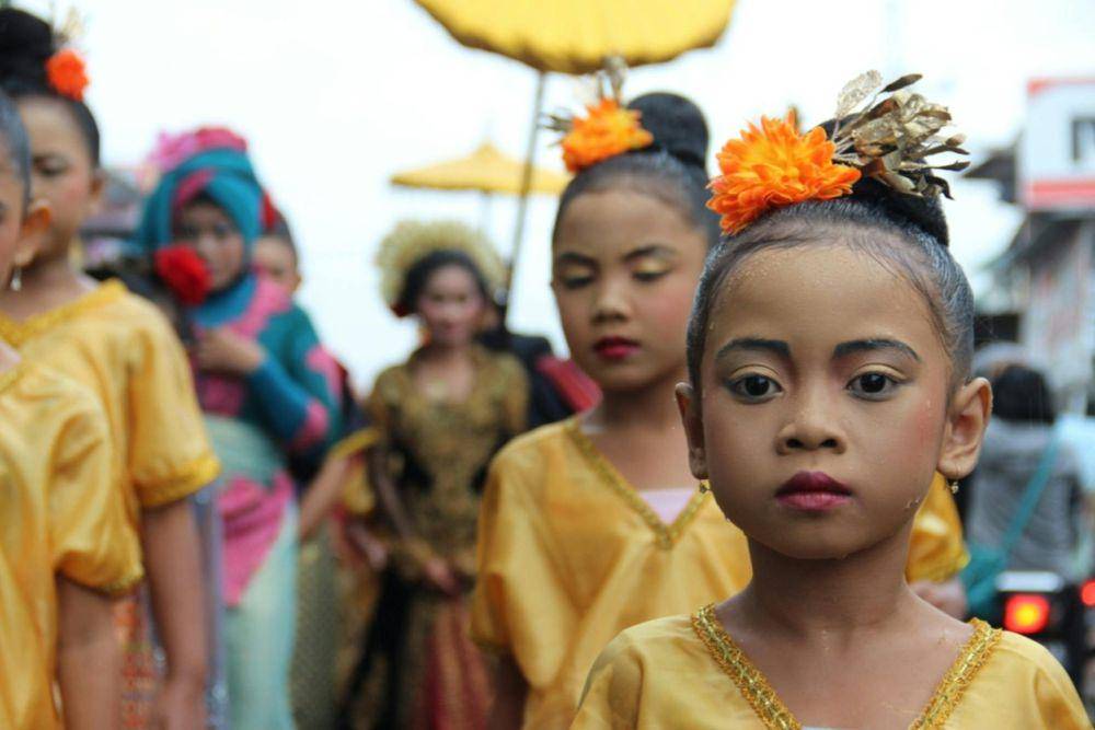 ilustrasi kirab budaya (pexels.com/Irwan Bajang)