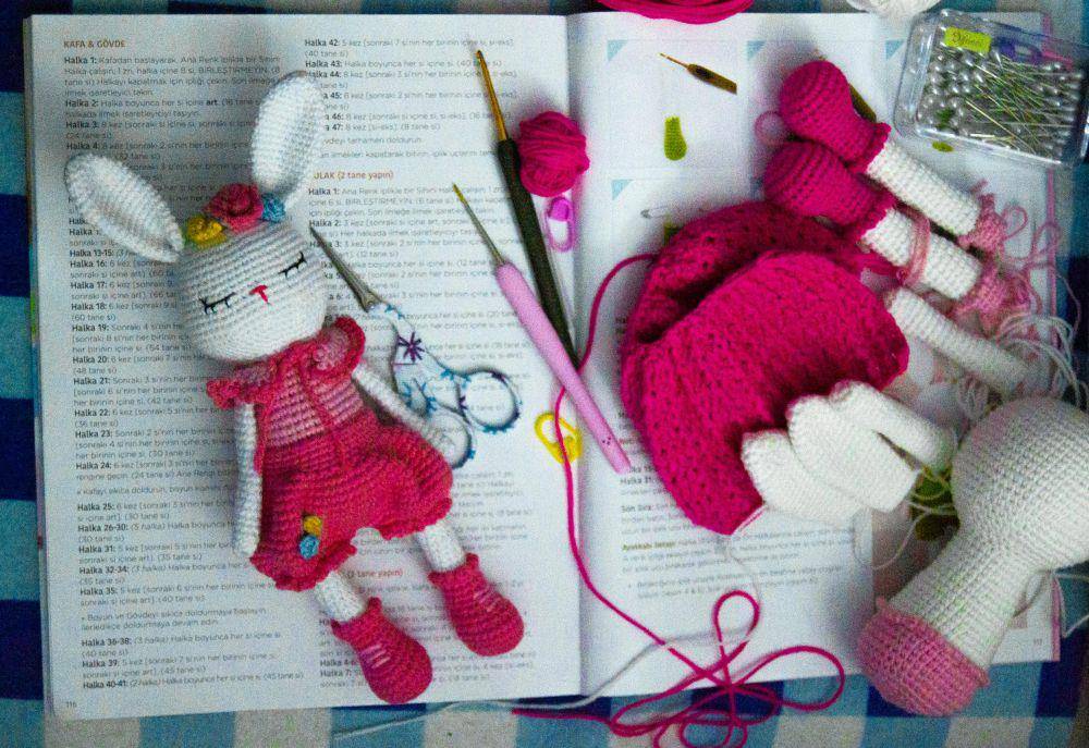 ilustrasi buku pola crochet (pexels.com/itschansy)