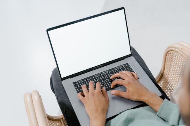 5 Tips Memilih Kursi Kerja yang Nyaman Walau Duduk Seharian