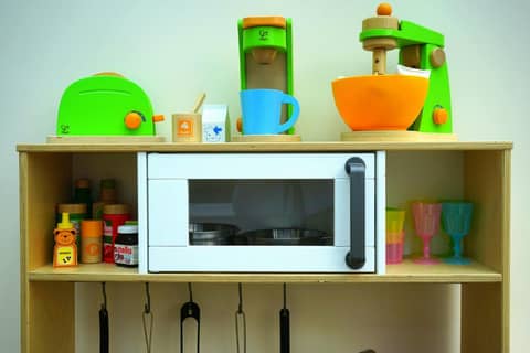 3 Cara Tepat Menghangatkan Makanan Pakai Microwave | IDN Times