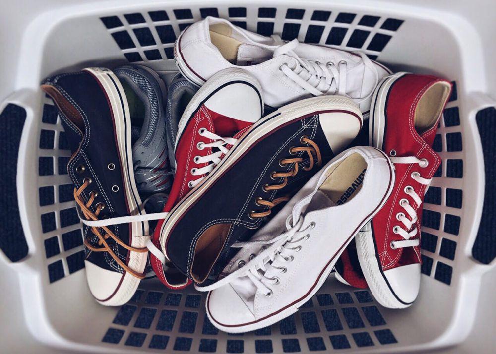 aneka sepatu di keranjang (pexels.com/Pixabay)