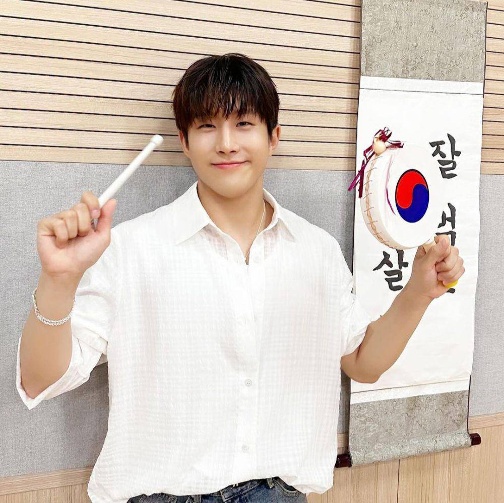 Jinjin ASTRO (instagram.com/ast_jinjin)