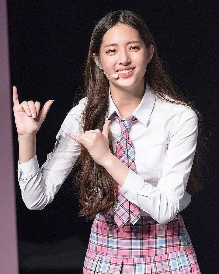 Park Hae Lin pra debut FAVEGIRLS (instagram.com/jtbc.mixnine)