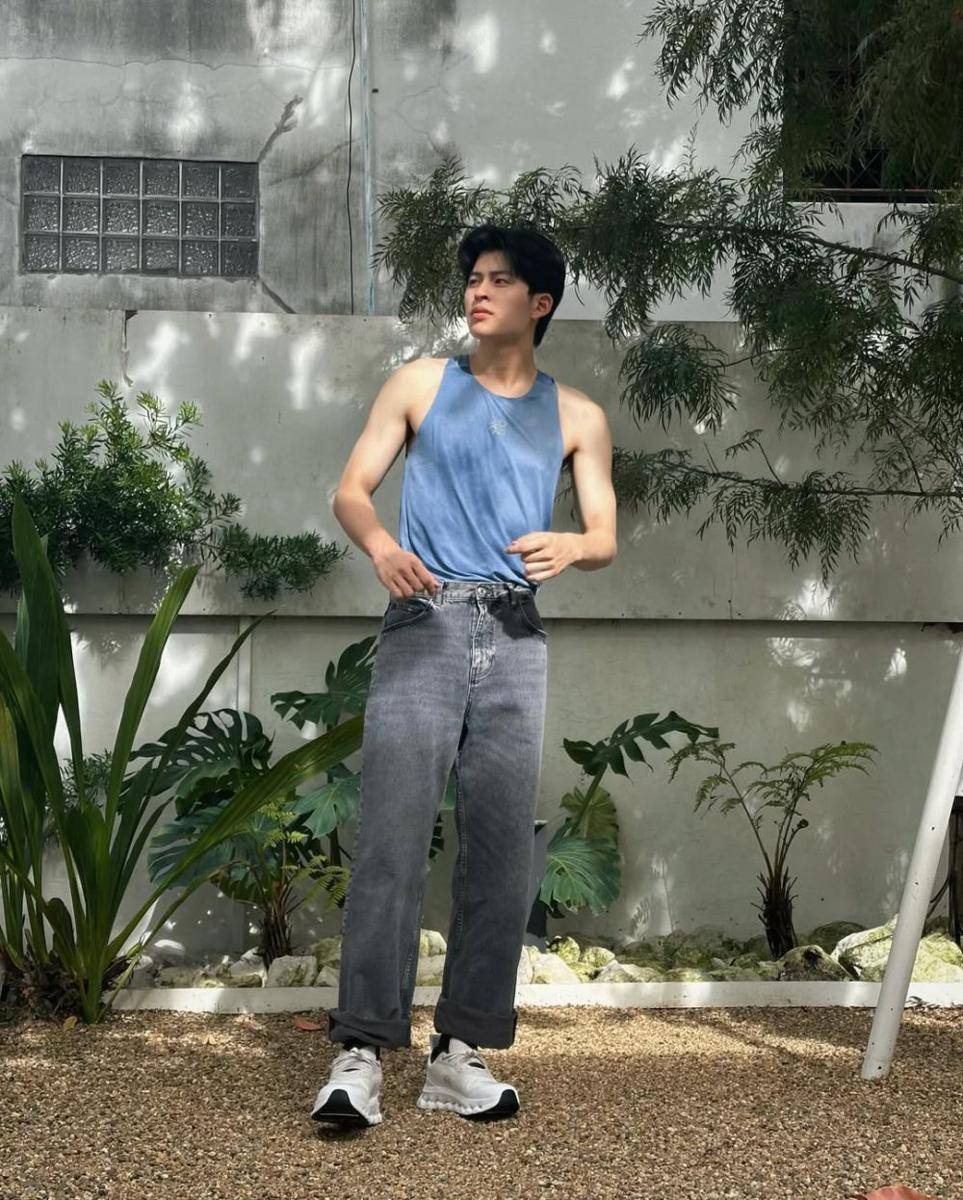 earth tone outfit ala Pond Naravit (instagram.com/ppnaravit)