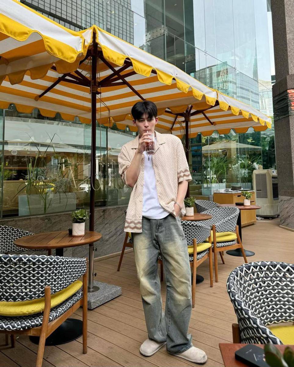 earth tone outfit ala Pond Naravit (instagram.com/ppnaravit)