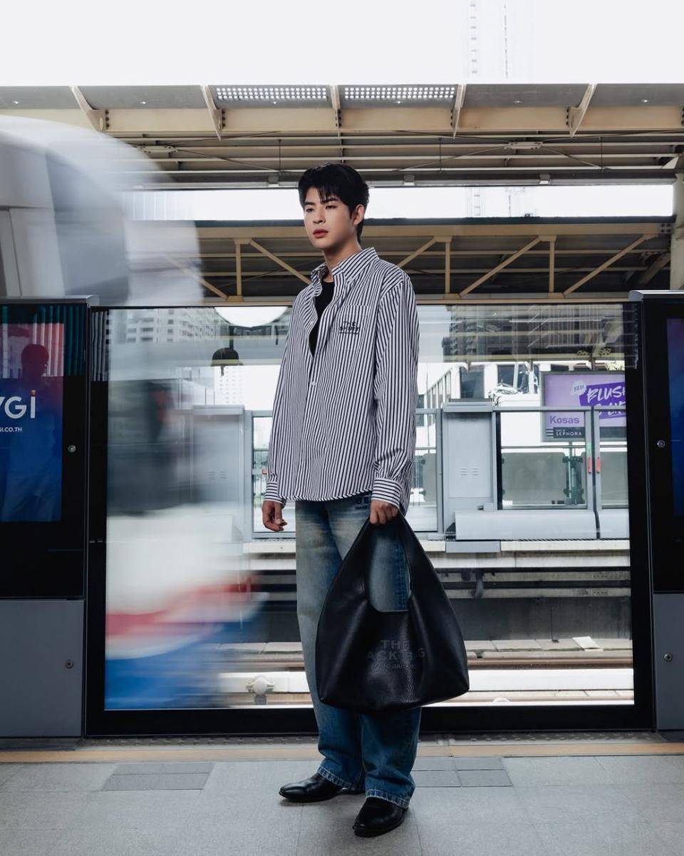 outfit loose pants ala Mark Pakin (instagram.com/mmarkpkk)