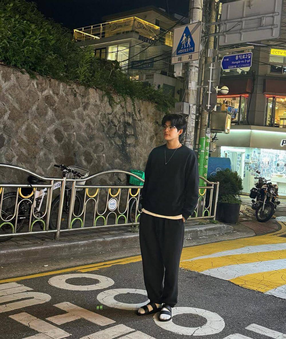 outfit loose pants ala Mark Pakin (instagram.com/mmarkpkk)