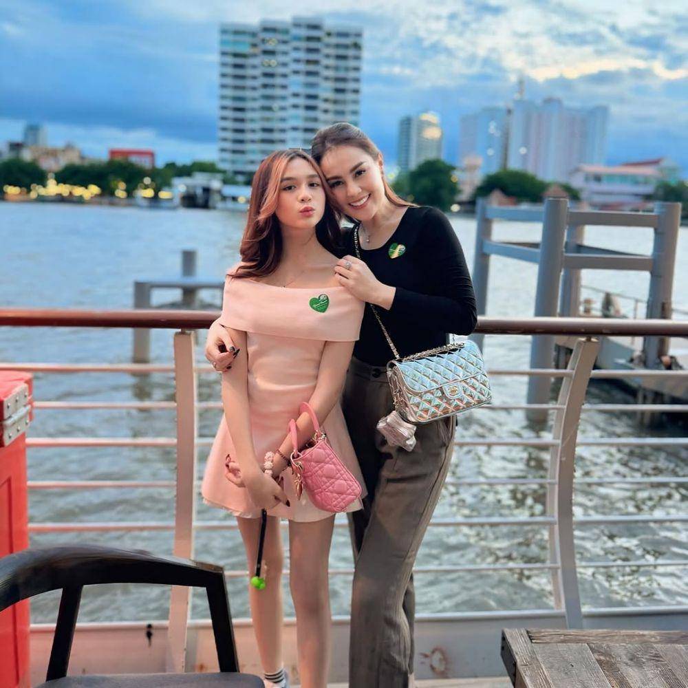 Adu Gaya Ibu dan Anak Jennifer Dunn vs. Chantal Dunn (instagram.com/jeje_haris89)