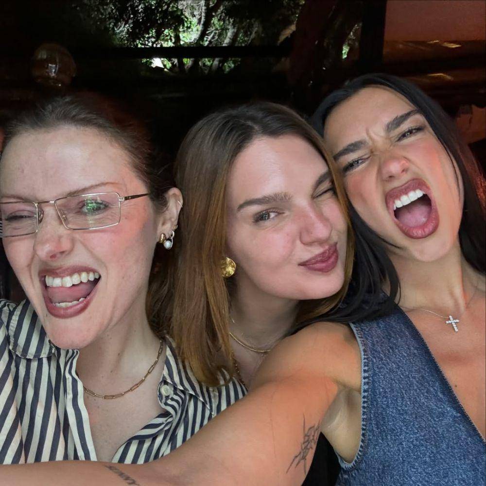 potret Dua Lipa liburan sambil kerja di Chili (instagram.com/dualipa)
