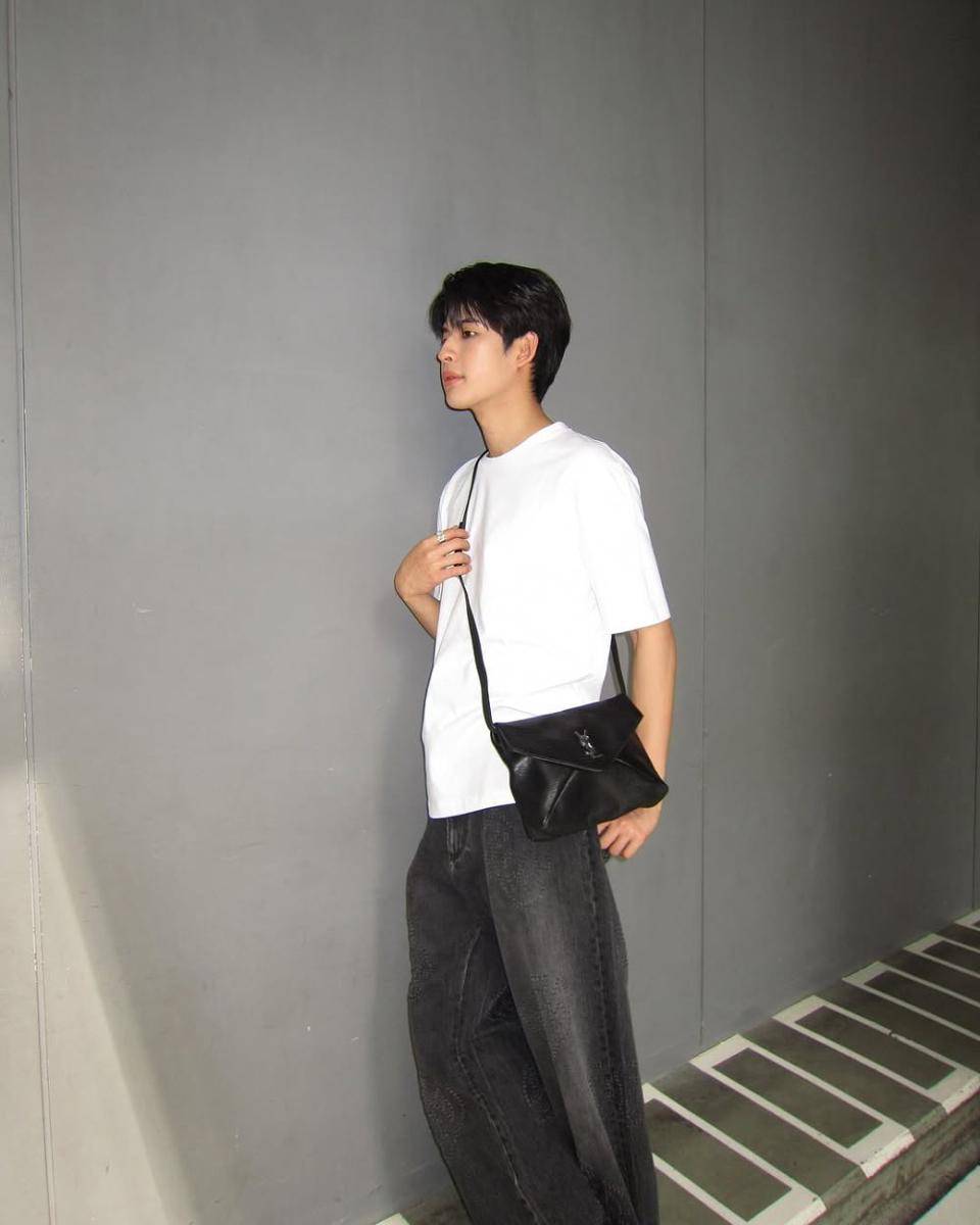 outfit loose pants ala Mark Pakin (instagram.com/mmarkpkk)
