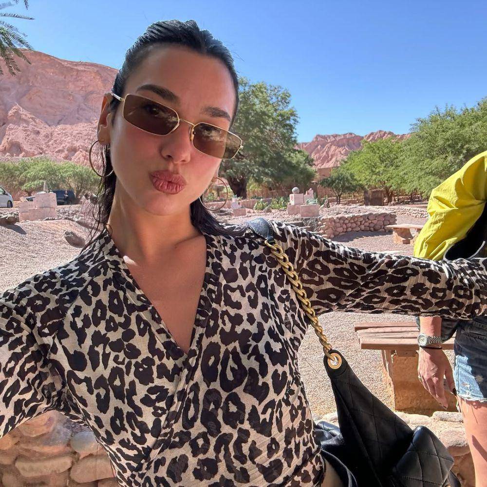 potret Dua Lipa liburan sambil kerja di Chili (instagram.com/dualipa)