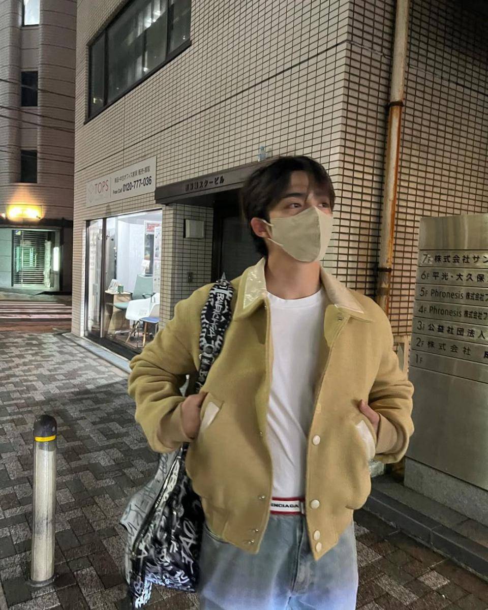 gaya hangout ala S.Coups SEVENTEEN (instagram.com/sound_of_coups)
