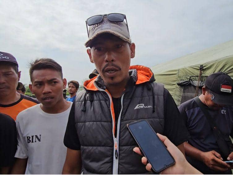 Cerita Nelayan Tanjung Pasir Rela Merugi Demi Bongkar Pagar Laut