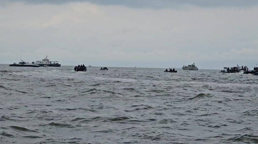 Pembongkaran Pagar Laut di Kabupaten Dimulai, Kapal-kapal Berjejer
