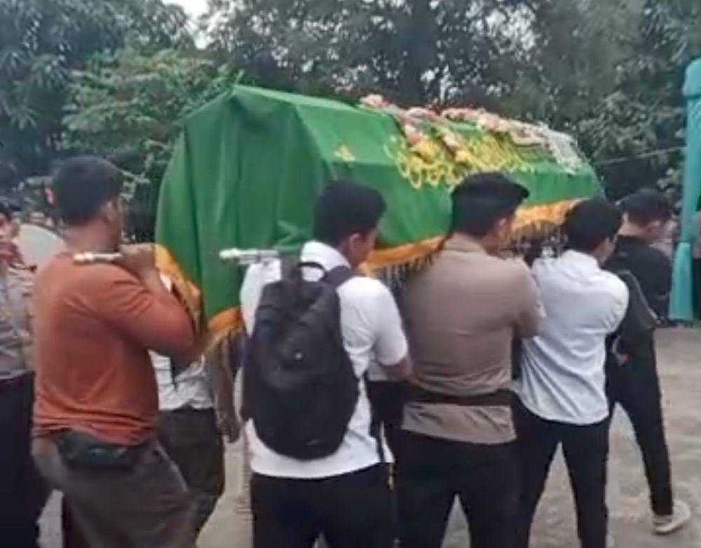 Jenazah Briptu Anumerta Faras saat dibawa ke TPU Kebun Bunga Palembang. (Dok. Istimewa)