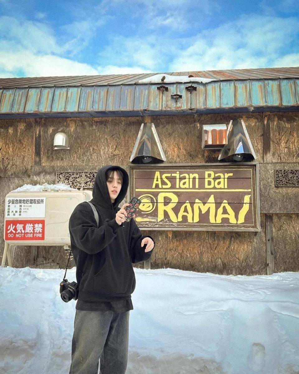 gaya hangout ala S.Coups SEVENTEEN (instagram.com/sound_of_coups)