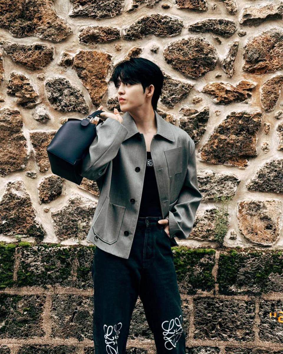 gaya hangout ala S.Coups SEVENTEEN (instagram.com/sound_of_coups)