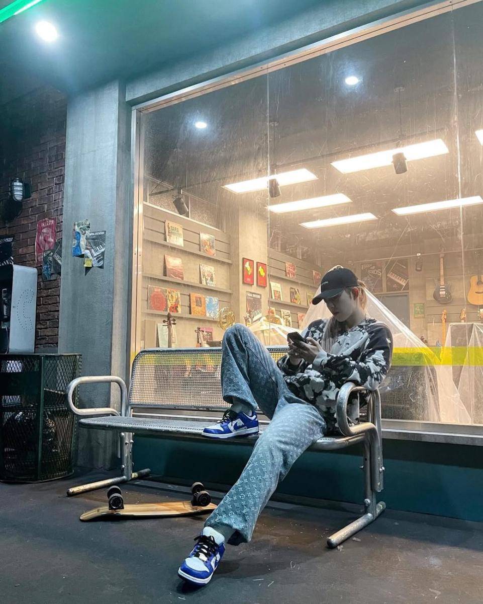 gaya hangout ala S.Coups SEVENTEEN (instagram.com/sound_of_coups)