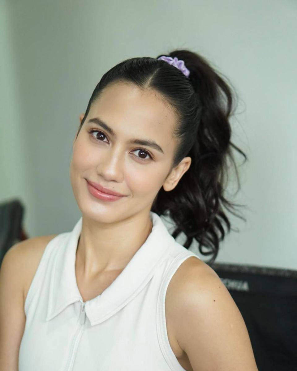 Pevita Pearce (instagram.com/ichanaahair)