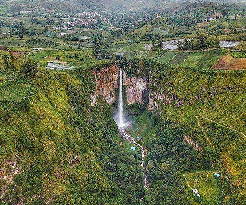Air Terjun Sipiso - piso (https://id.wikipedia.org)