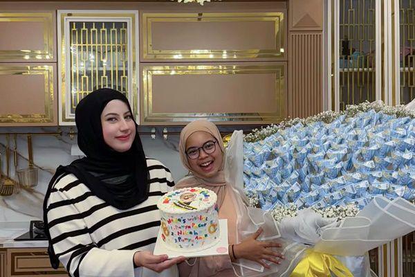 7 Potret Tasyi Athasyia Siapkan Kejutan Ulang Tahun untuk Karyawan