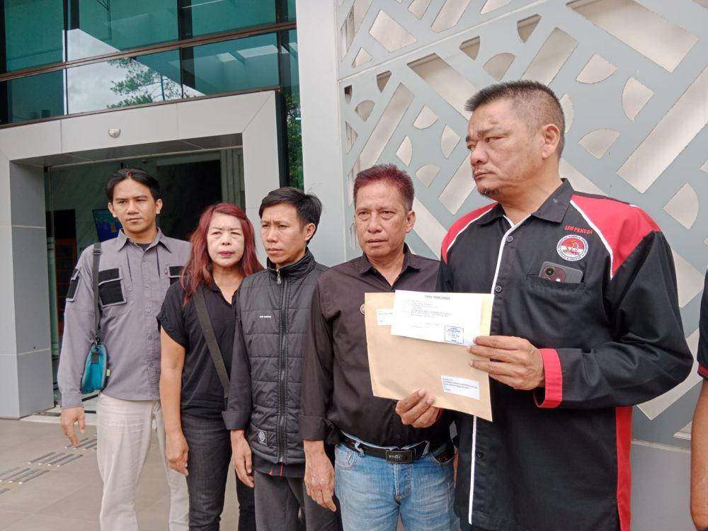 Puluhan Massa Kepung Kejati Jabar Tuntut Kepastian Kasus Gratifikasi di Purwakarta