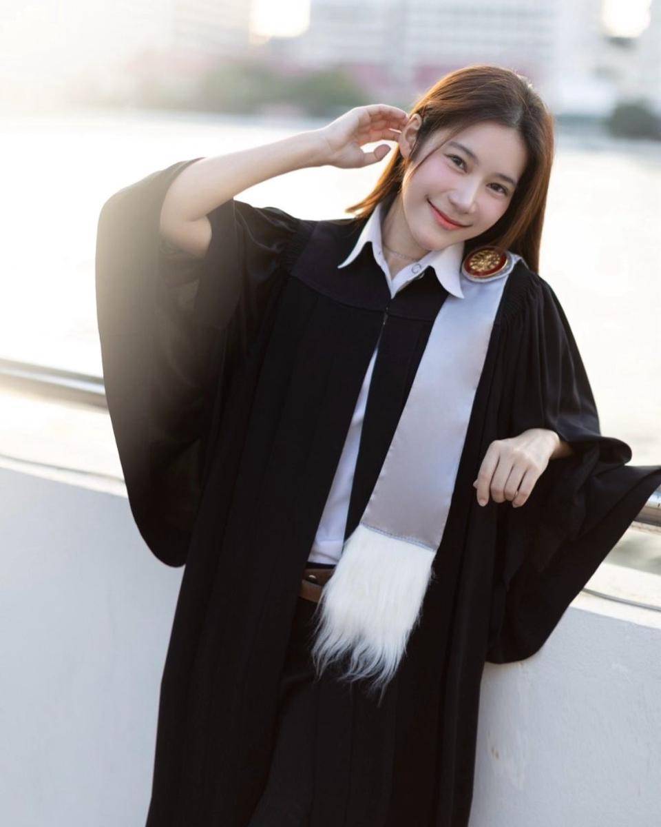 Earn Preeyaphat (x.com/earnpypp_)